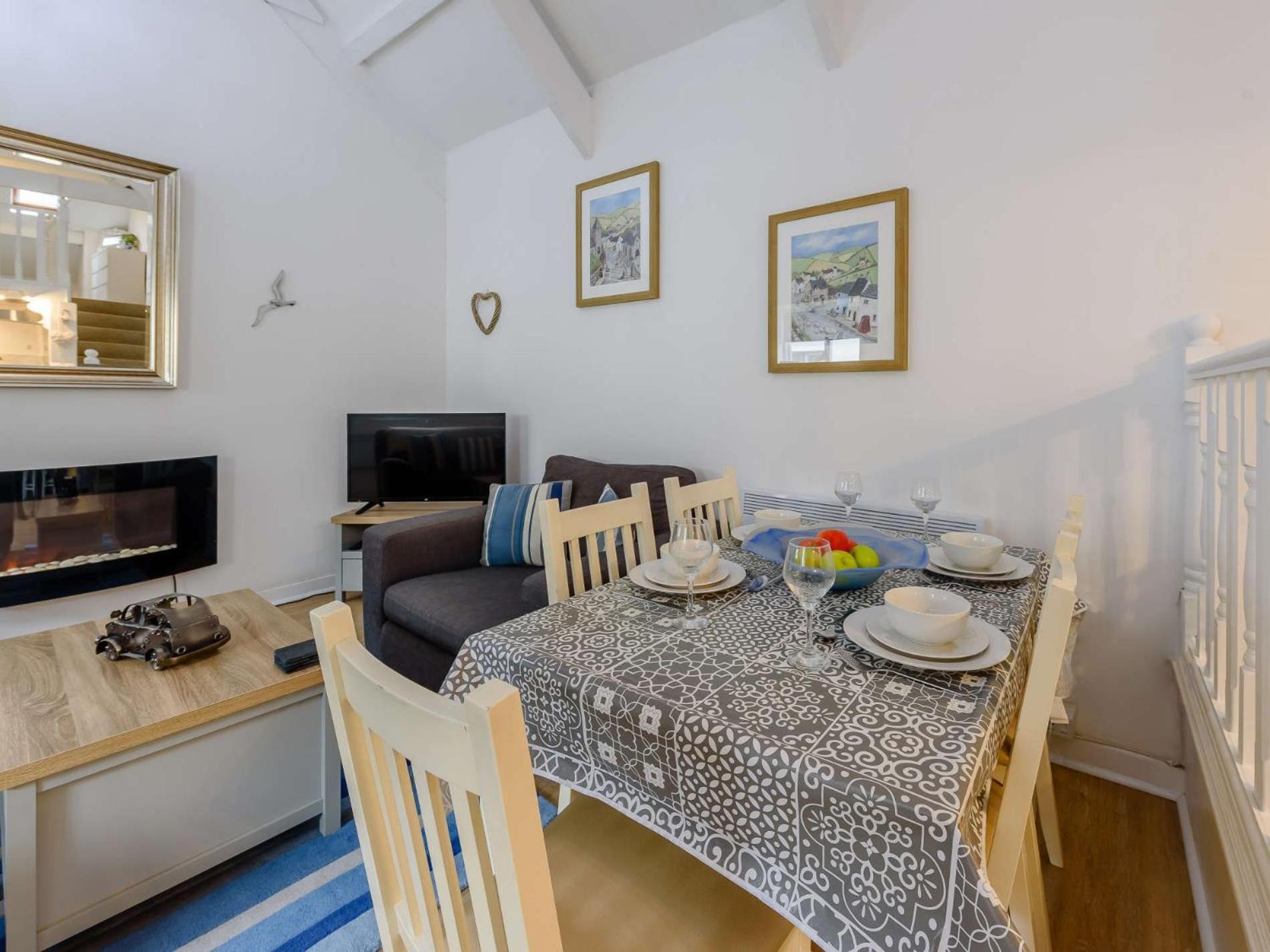 2 Bed In Tenby 86854 Экстерьер фото