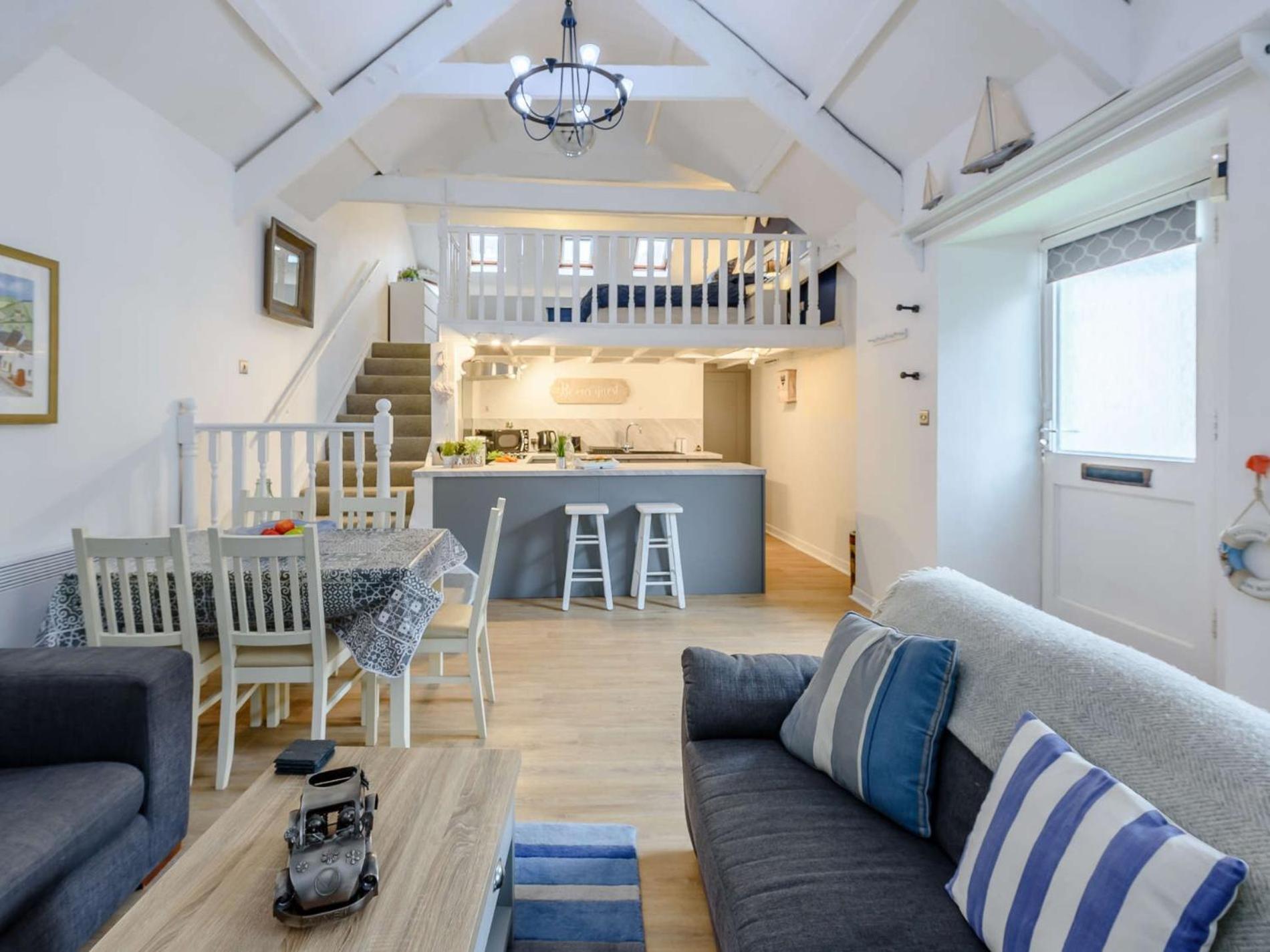 2 Bed In Tenby 86854 Экстерьер фото