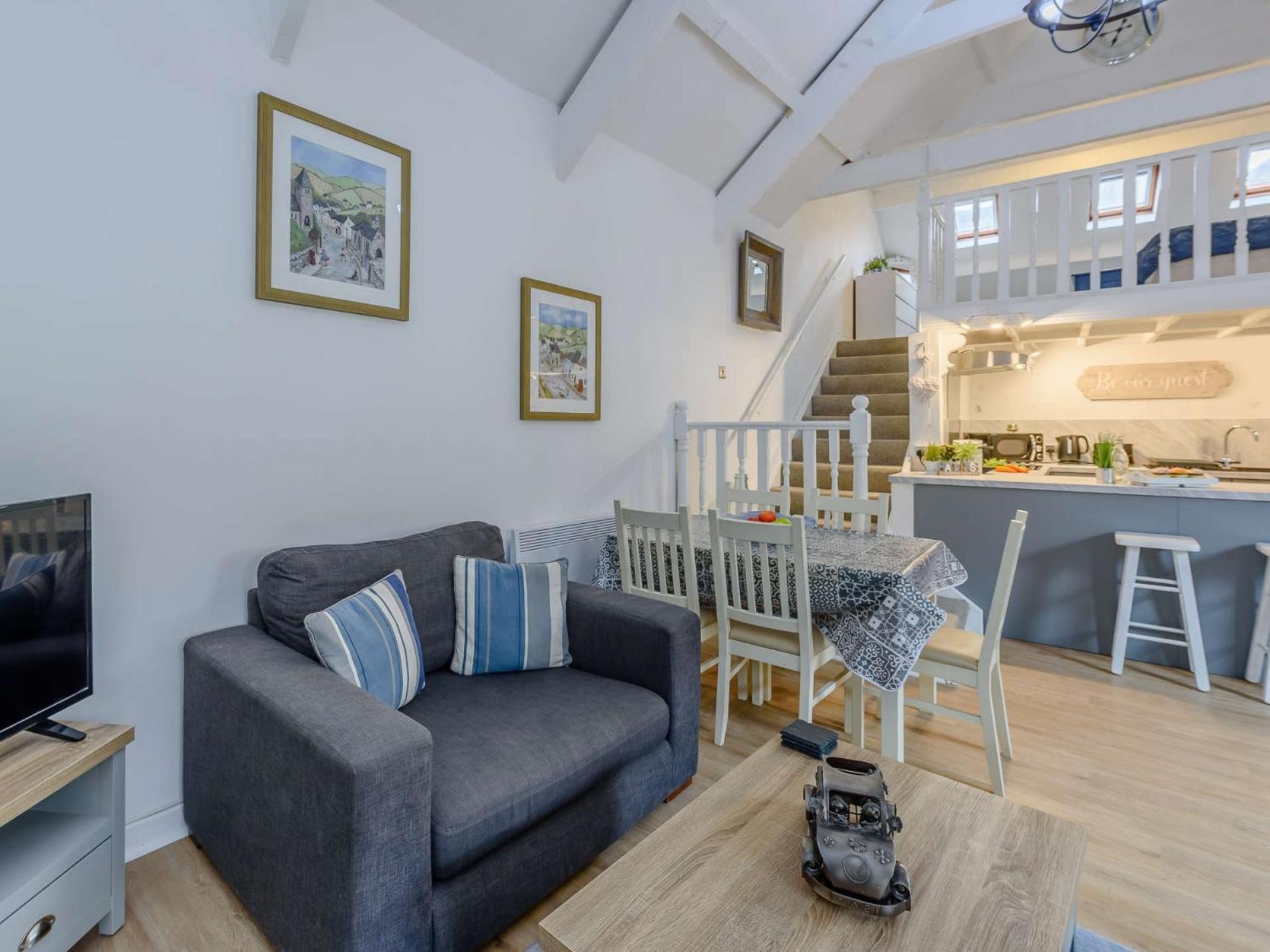 2 Bed In Tenby 86854 Экстерьер фото